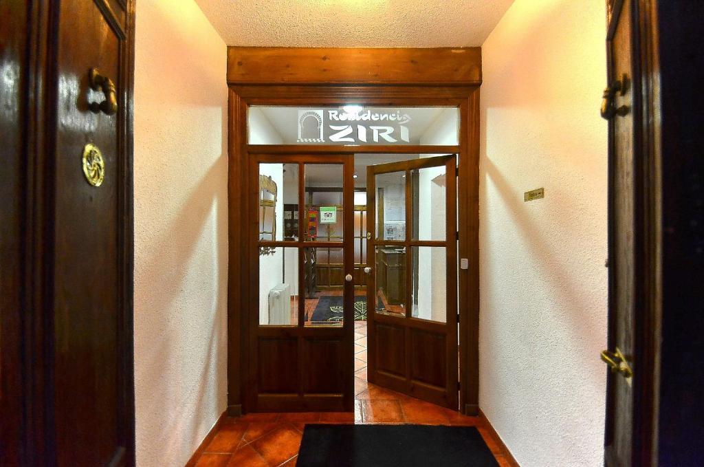 Residencia Ziri Hotel Granada Exterior photo