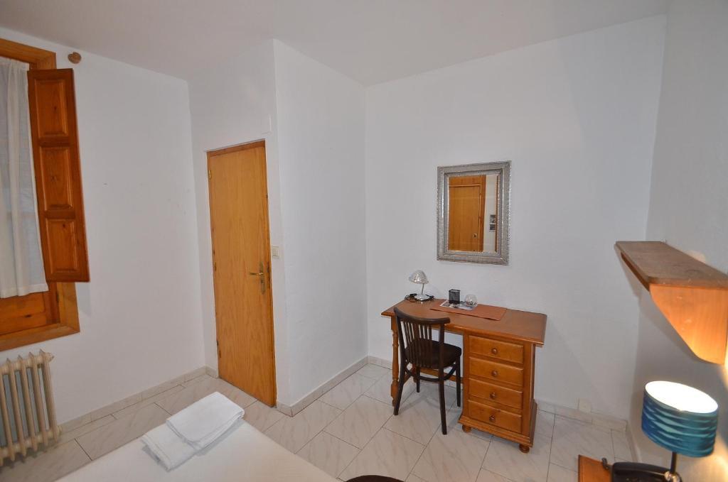 Residencia Ziri Hotel Granada Room photo