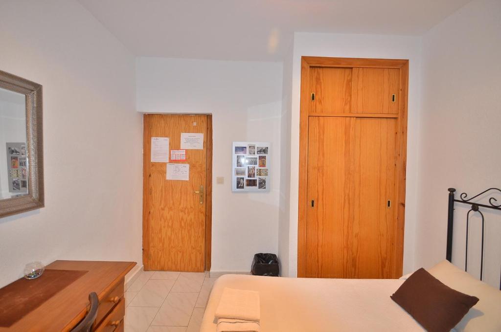 Residencia Ziri Hotel Granada Room photo